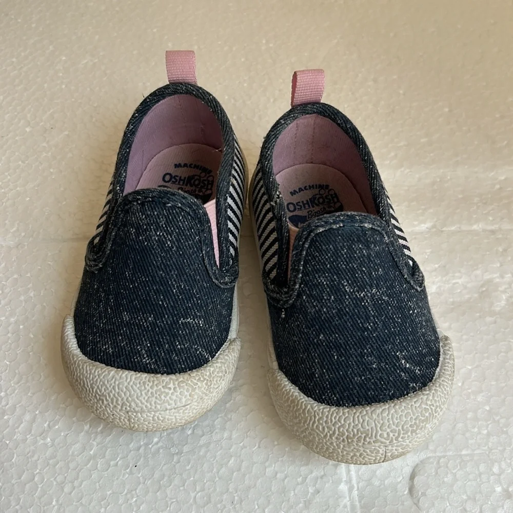 OshKosh B’gosh girl slip on denim stripe washable sneaker size5M blue white pink